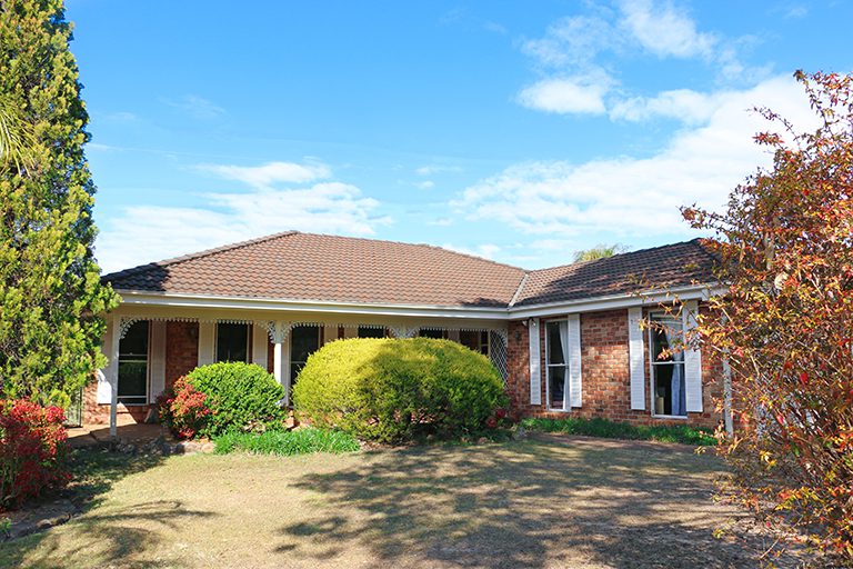 Barden Ridge property - front garden